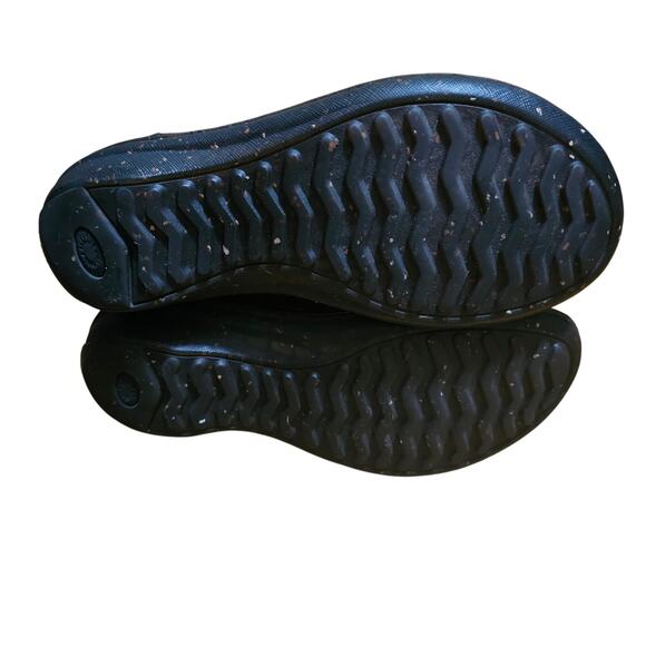 Ugg Bettey 1757 Black Leather Slip On Shoes Sherp Skin Inside Women's Size 6 - Picture 6 of 9